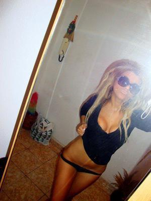 Erin from Quebec is looking for adult webcam chat